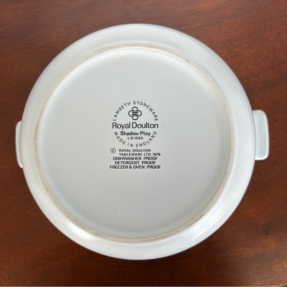 Vintage Royal Doulton Lambeth Stoneware "Shadow Play" Casserole with Lid England - Picture 7 of 10